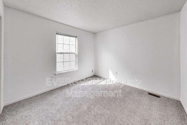 Building Photo - 7139 Kimble Dr