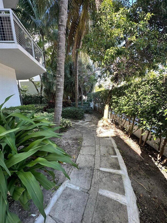 Building Photo - 7728 Collins Ave