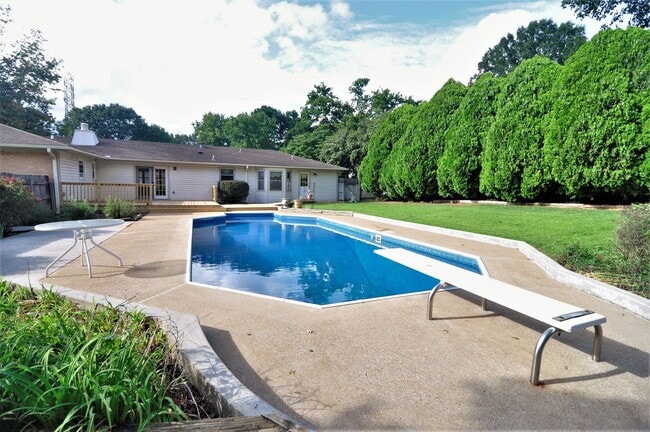 Building Photo - Large home with a pool.