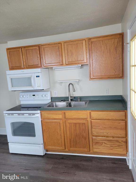 Building Photo - 729 E Washington St