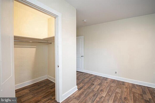 Building Photo - 215 Bridge St