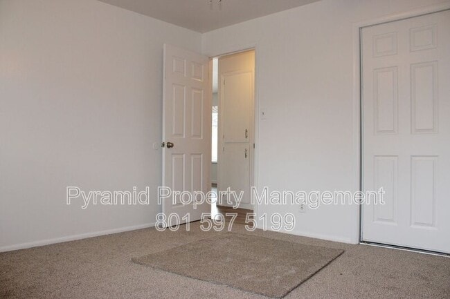 Building Photo - 985 S 600 W