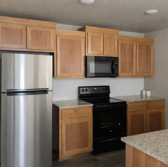 Building Photo - 3211 Stonewall Dr