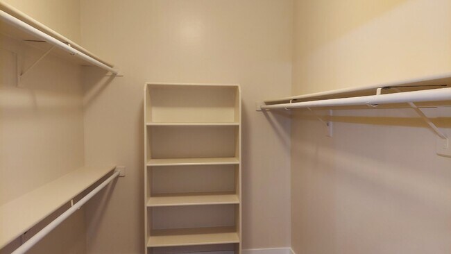 Building Photo - GORGEOUS HOME IN AVONDALE!!