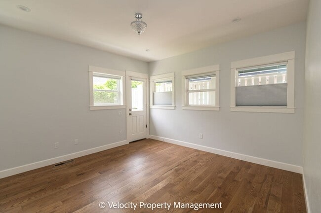 Building Photo - Beautiful Home Across the Street from Drake Park!