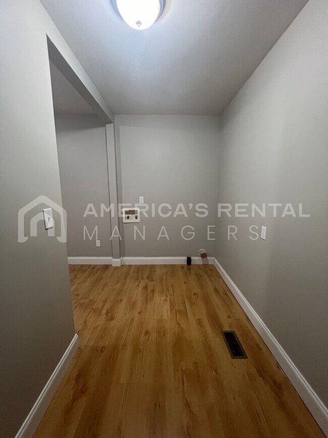 Building Photo - Home for rent in Birmingham! Coming Soon!