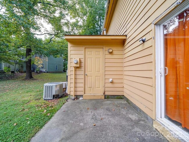Building Photo - 4044 Briarhill Dr