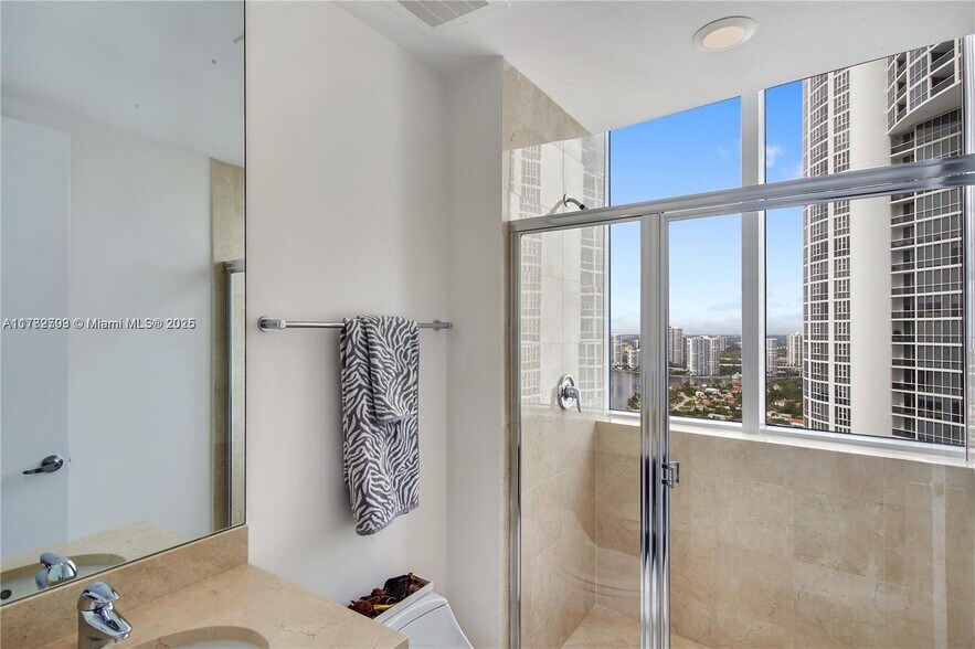 Building Photo - 18101 Collins Ave