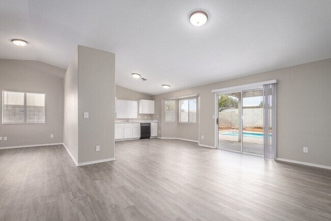 Building Photo - $500 Move-In Credit (ends 9/30) | Newly Remodeled 3BR w/ Pool