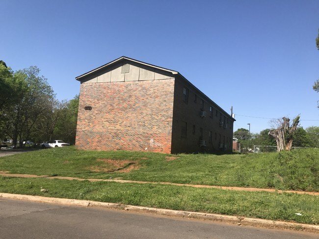 712 47th St N rear view exterior - 712 47th St N