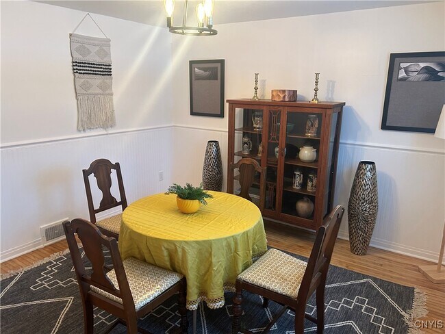 Building Photo - 511 Hickory St