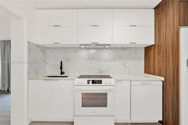 Building Photo - 51 NE 56th Ct