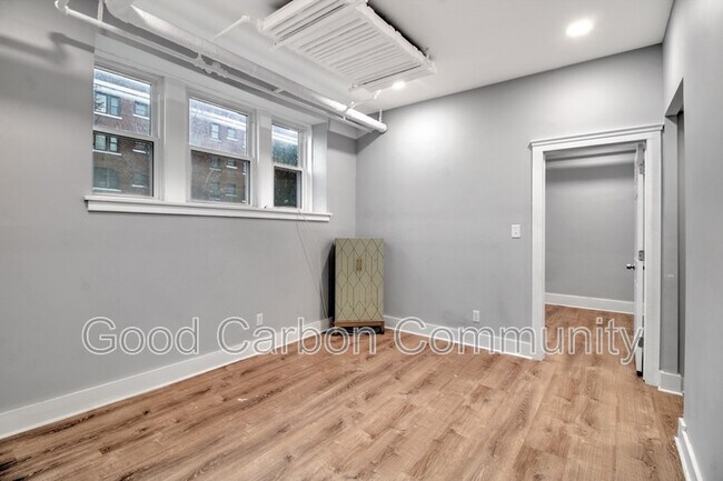 Building Photo - 2809 Main St