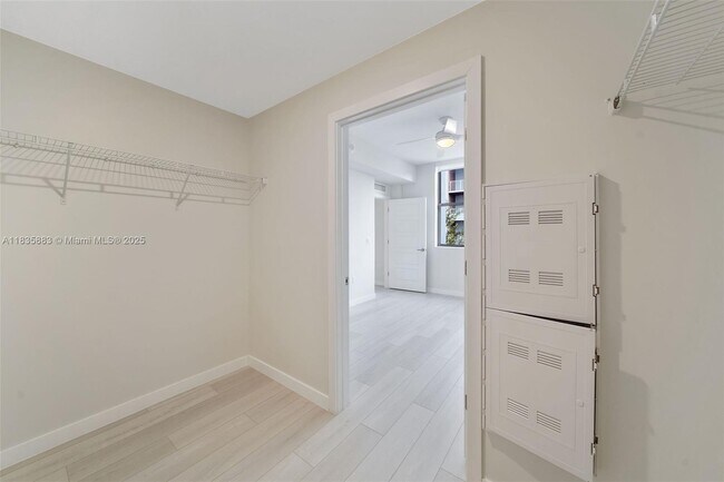 Building Photo - 555 NE 8th St