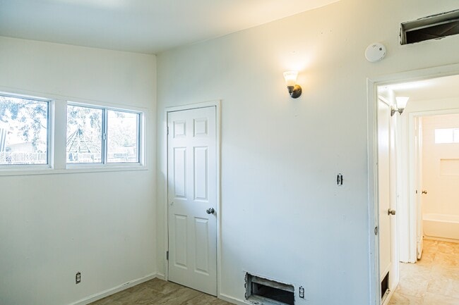 Building Photo - 2317 S Forgeus Ave