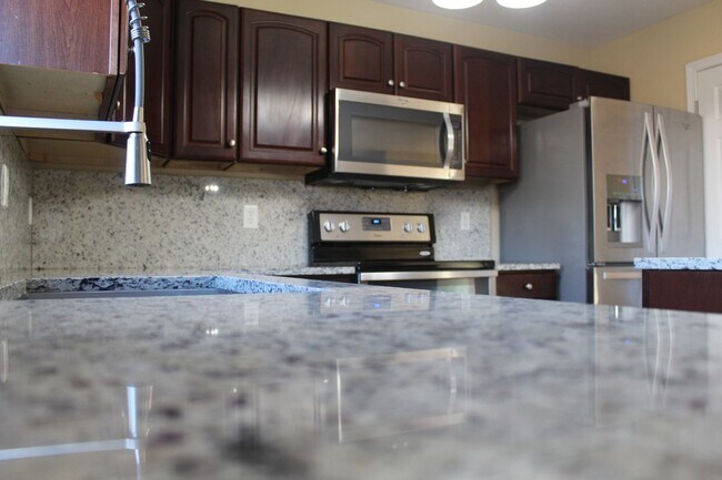 Building Photo - Beautiful 4 BR w/fenced yard in Brownsburg!