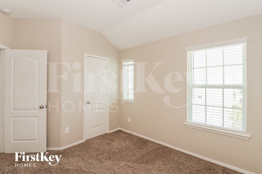 Building Photo - 439 Sky Ridge Dr