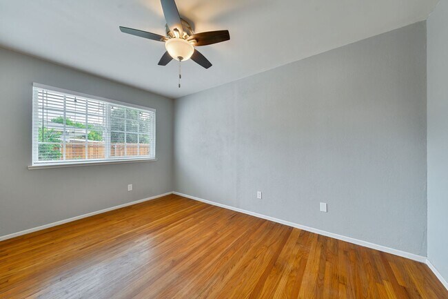 Building Photo - Charmingly Remodeled 3 Bed, 2 Bath Home Ne...