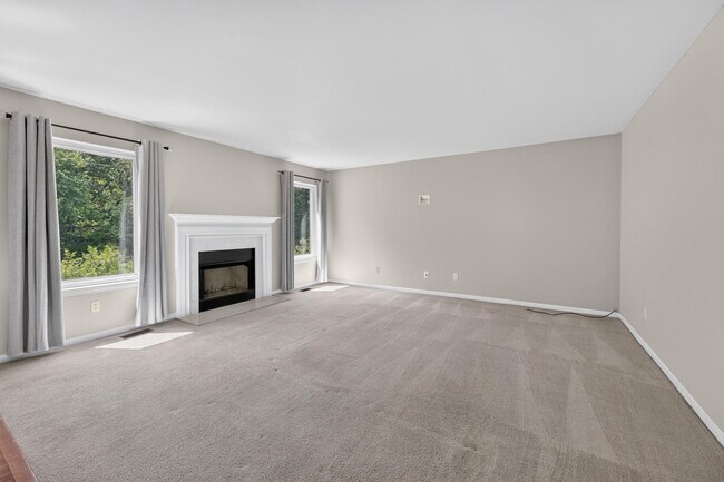 Building Photo - 392 Sedgewood Ln