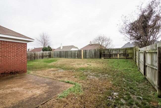 Building Photo - 5400 Milton Ridge Dr