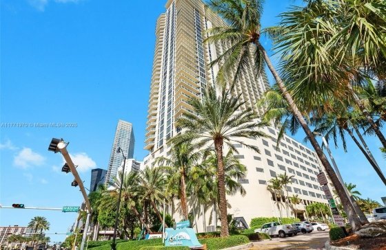 Building Photo - 16699 Collins Ave