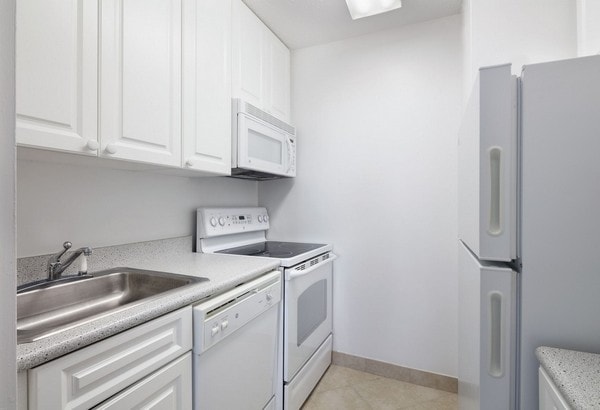Building Photo - 211 W 56th St