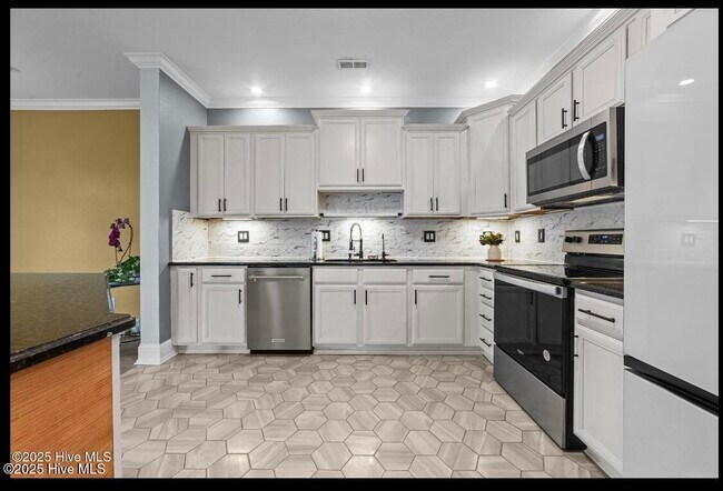 Building Photo - 1625 Brook Hollow Dr