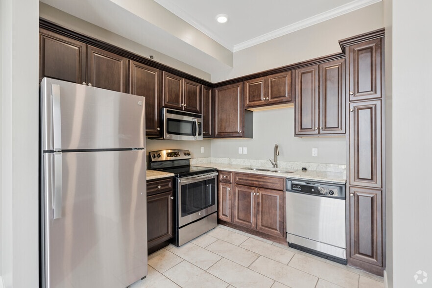 1BR, 1BA - 524SF - Kitchen - Lofts on Broadway Apartments