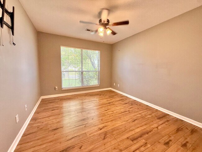 Building Photo - 1105 Mercer Dr