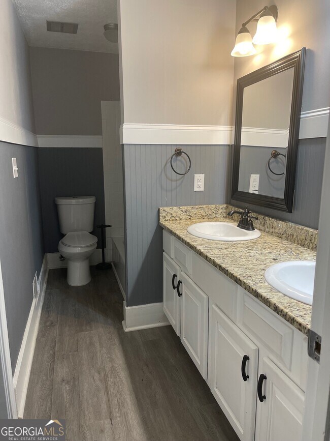Building Photo - 2660 Turner Valley Cir SW
