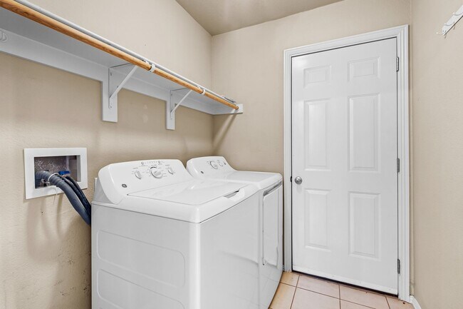 Building Photo - Wonderful two-story house