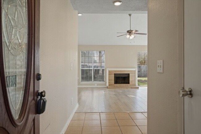 Building Photo - 4522 Alamo Ave