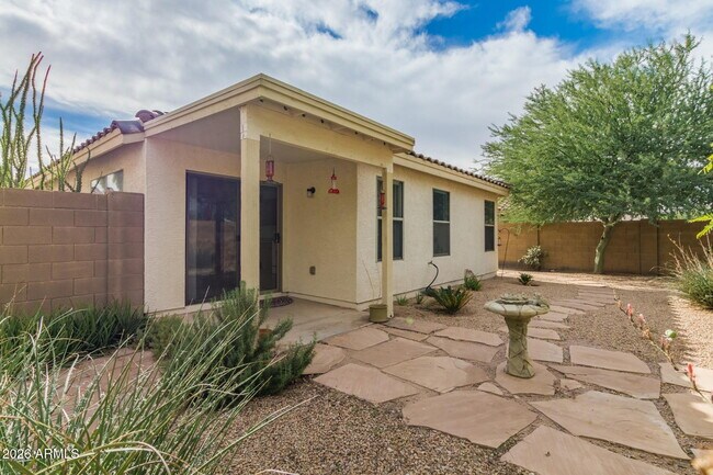 Building Photo - 2856 E Augusta Ave