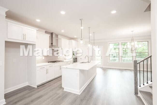 Building Photo - Brand new townhome in Chamblee