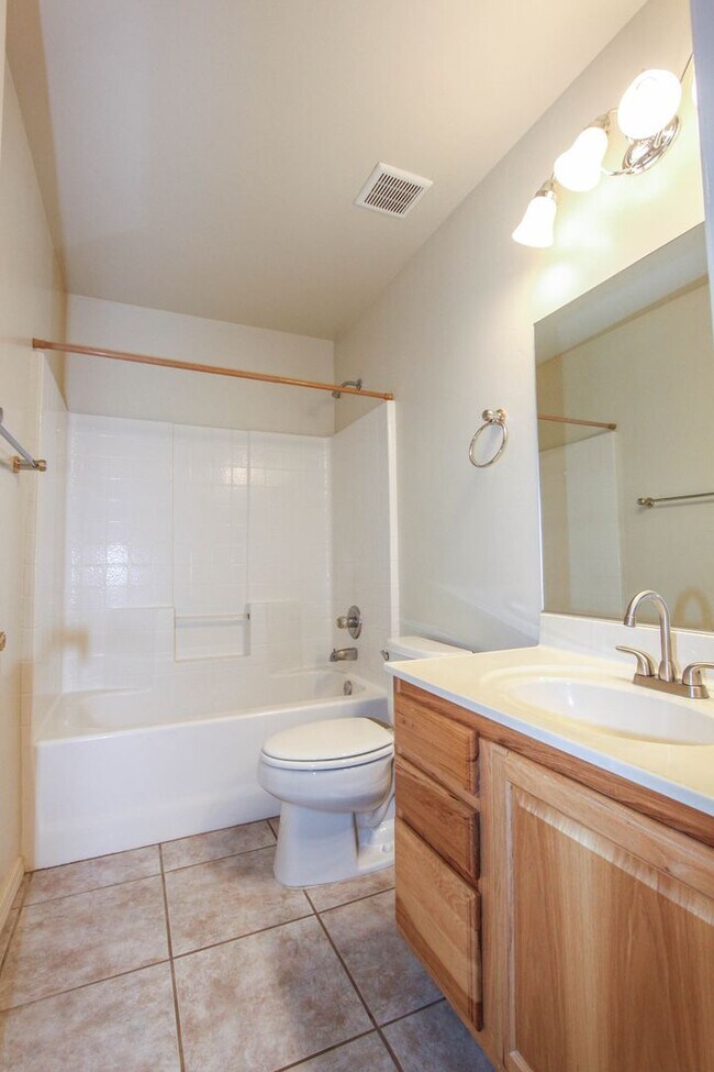 Building Photo - 8509 E Leigh Dr