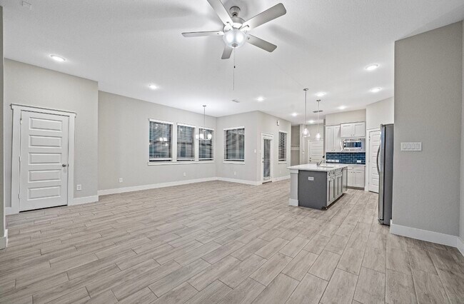 Building Photo - 18619 Admiration Dr