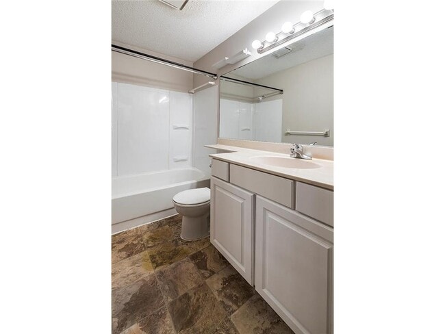 Building Photo - 64 E 13th St