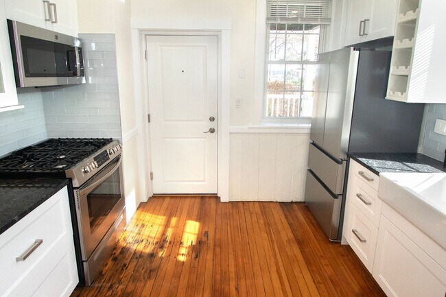 Building Photo - 57 Marcy St