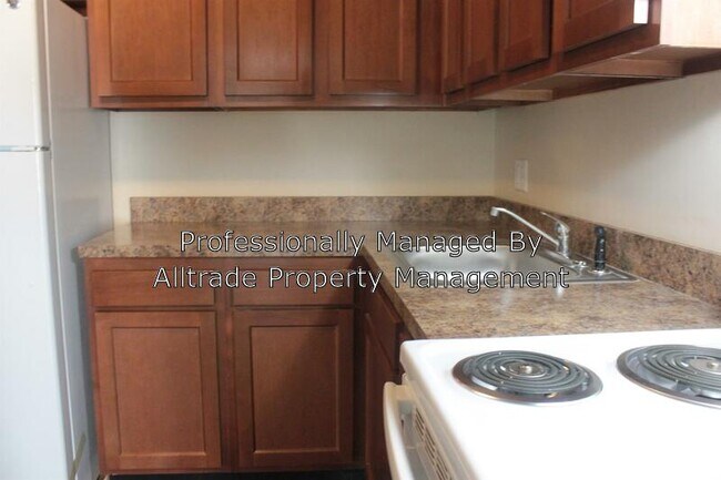 Building Photo - 2020 Peabody Ln