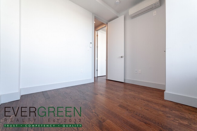 Building Photo - 311 Woodbine St