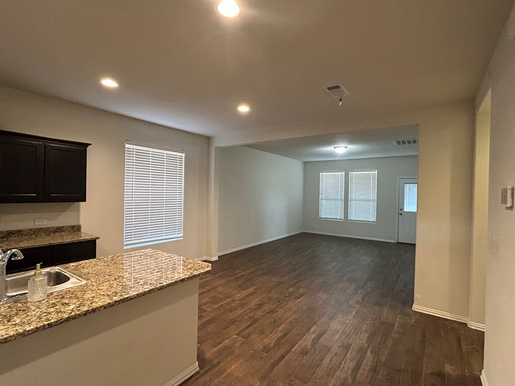 Building Photo - 1713 Twin Falls Dr