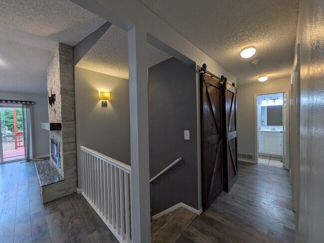 Building Photo - 2128 Beacham Dr