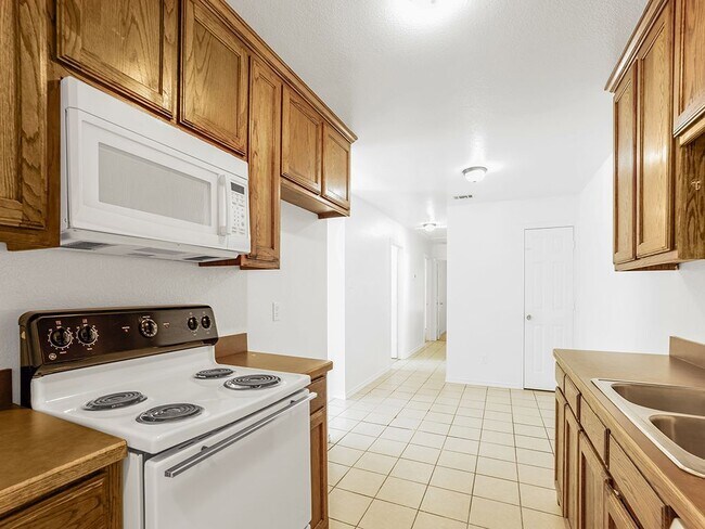 Building Photo - 315 Isbell Rd