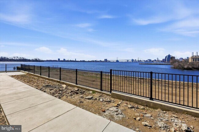 Building Photo - 3016 S Northbank Pl