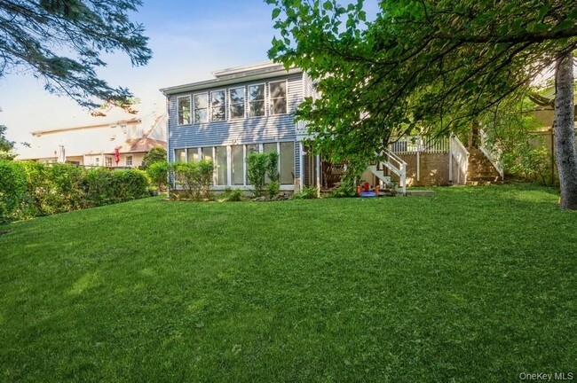 Building Photo - 516 Almena Ave