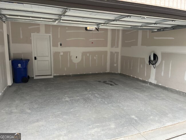 Building Photo - 555 Thatch Ter