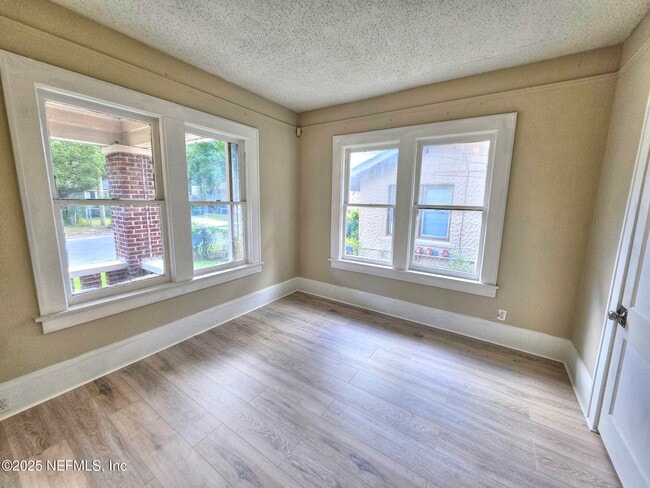 Building Photo - 213 W 24th St