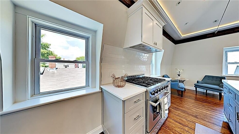 Building Photo - 21 School St