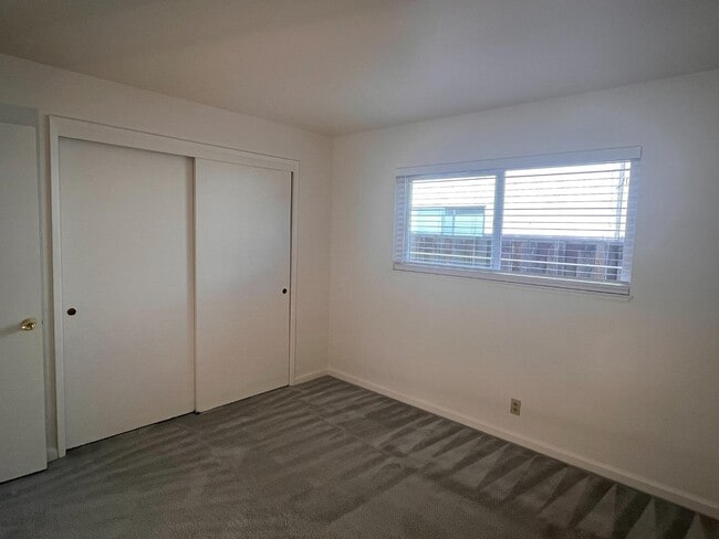 Building Photo - 1564 Quebec Ct