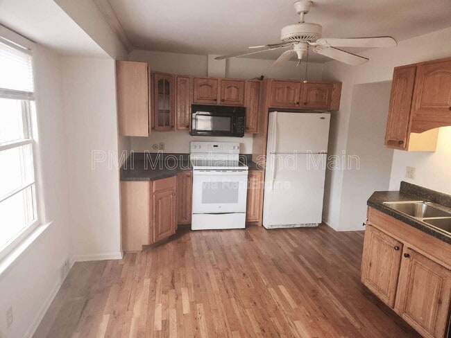 Building Photo - 52 Blake Dr